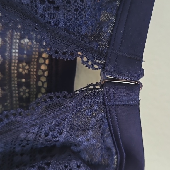 Victoria's Secret | Navy Lace Front Close Bralette Size Large - Picture 4 of 8